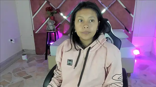 Dulce Pettit online show from September 18, 2025, 12:41 pm