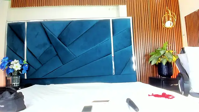 Dulce Pettit online show from September 24, 2025, 12:22 pm