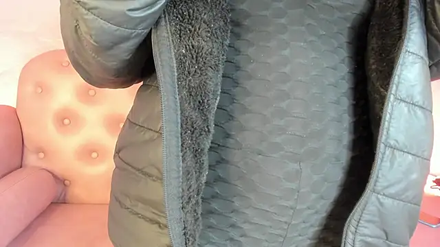 Dulce Pettit online show from October 11, 2025, 12:17 pm