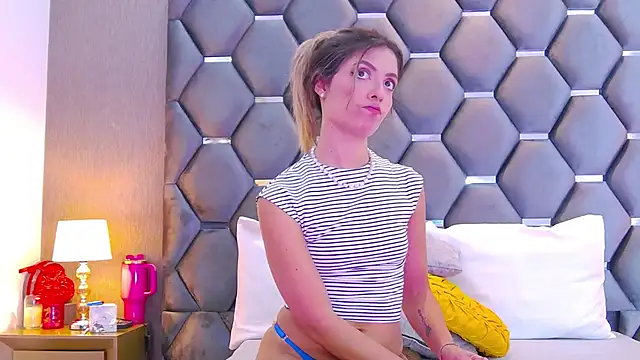 BlaireParker online show from October 11, 2025, 12:06 pm