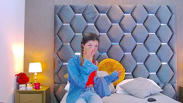 BlaireParker online show from September 18, 2025, 12:30 pm