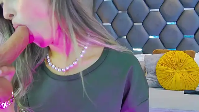 BlaireParker online show from October 10, 2025, 12:06 pm