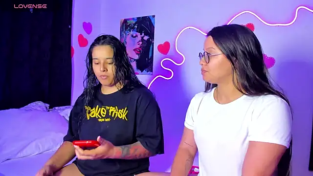 Dilan and Mia online show from April 14, 2026, 11:32 pm