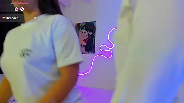 Dilan and Mia online show from September 28, 2025, 1:51 pm