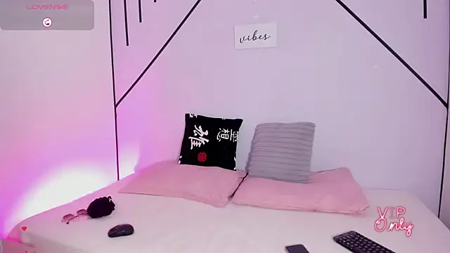 MiahCornell  online show from January 31, 2026, 8:18 pm