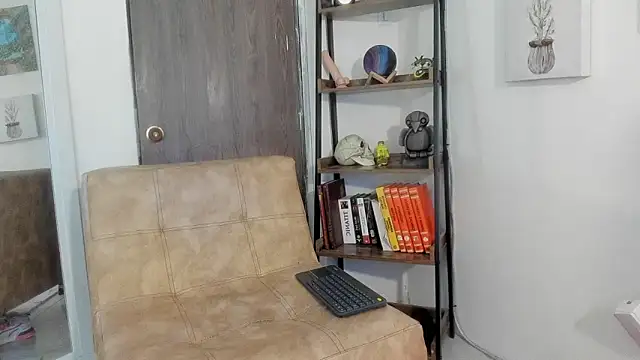 Snapshot of Gia_fantasy_ chatting on October 14, 2025, 9:47 pm Gia fantasy  online show from October 14, 2025, 9:47 pm