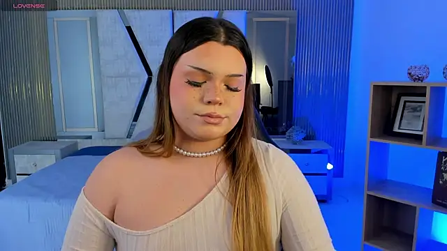 Maxxxine1 online show from April 13, 2026, 11:31 pm