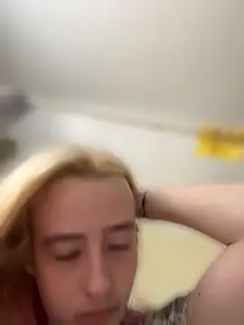 SeccySerena online show from April 12, 2026, 6:22 pm