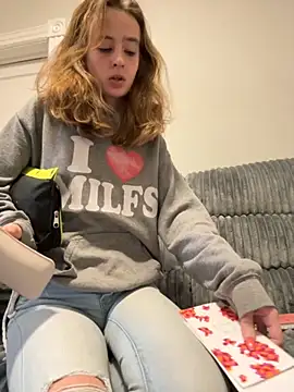 SeccySerena online show from November 7, 2025, 7:07 pm