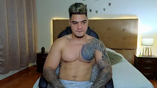 Snapshot of Steven_Velez chatting on October 6, 2025, 12:56 am Steven Velez online show from October 6, 2025, 12:56 am