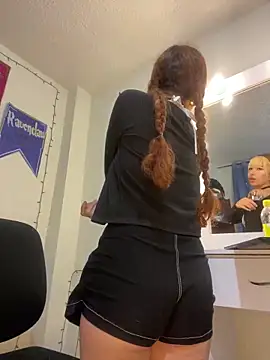 Snapshot of Sallem_Pink chatting on October 2, 2025, 11:52 pm Sallem Pink online show from October 2, 2025, 11:52 pm