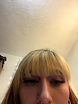 Snapshot of Sallem_Pink chatting on October 18, 2025, 11:40 pm Sallem Pink online show from October 18, 2025, 11:40 pm