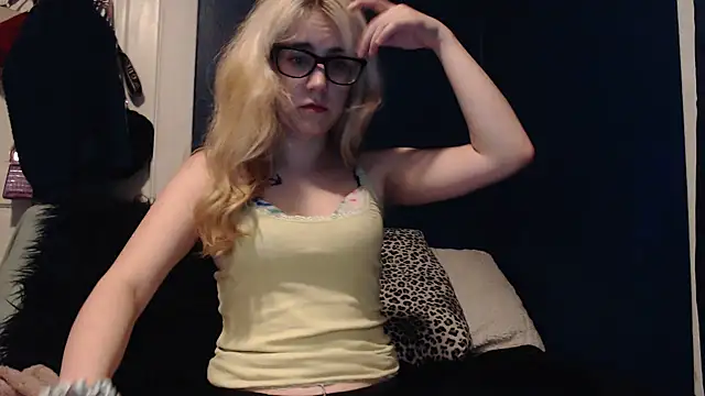 Snapshot of RubySmoke chatting on September 27, 2025, 4:40 am RubySmoke online show from September 27, 2025, 4:40 am