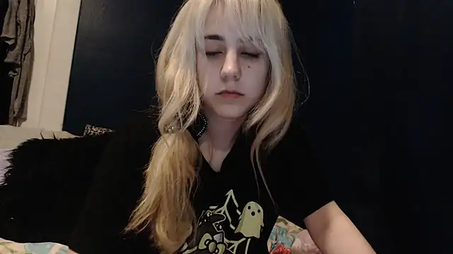 Snapshot of RubySmoke chatting on October 15, 2025, 12:42 am RubySmoke online show from October 15, 2025, 12:42 am