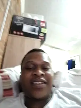 Snapshot of Moet_Chandon chatting on October 10, 2025, 6:14 am Moet Chandon online show from October 10, 2025, 6:14 am