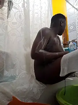 Snapshot of Moet_Chandon chatting on October 23, 2025, 11:42 am Moet Chandon online show from October 23, 2025, 11:42 am