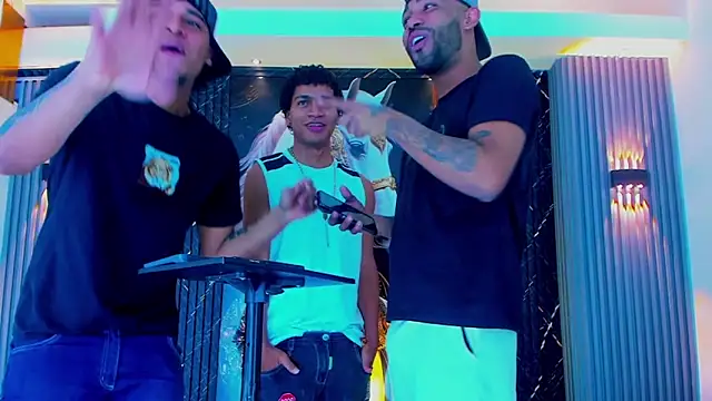 Dominic Max  online show from September 23, 2025, 3:46 am