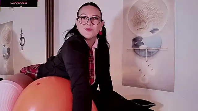 Snapshot of karla_valk1 chatting on October 18, 2025, 11:56 am karla valk1 online show from October 18, 2025, 11:56 am