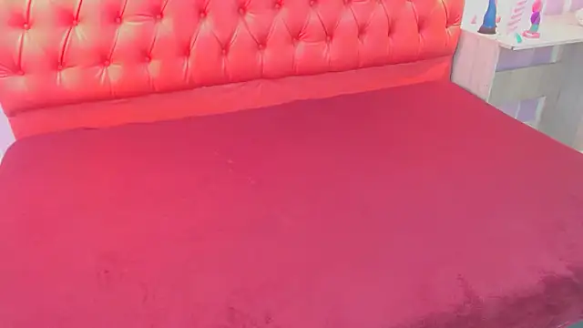 Snapshot of Bunny_Petit chatting on October 9, 2025, 12:49 pm Bunny Petit online show from October 9, 2025, 12:49 pm