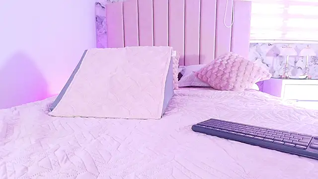 cataleya ebony  online show from November 7, 2025, 7:18 pm