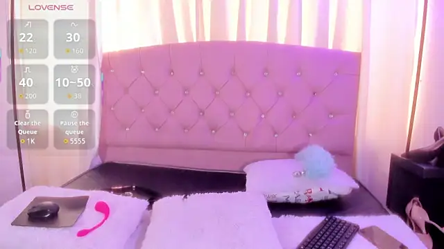 Samantha Spike  online show from September 17, 2025, 2:19 pm