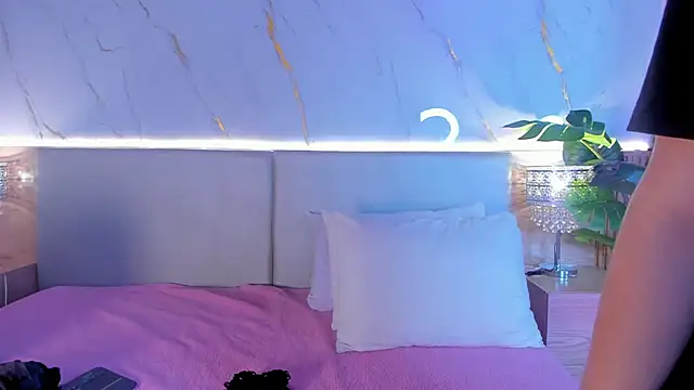 Snapshot of Meloddy_Rose chatting on October 14, 2025, 11:14 pm Meloddy Rose online show from October 14, 2025, 11:14 pm