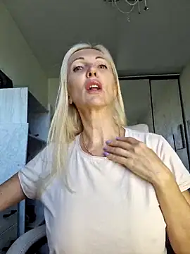 Snapshot of Monna chatting on October 4, 2025, 11:12 am Monna online show from October 4, 2025, 11:12 am