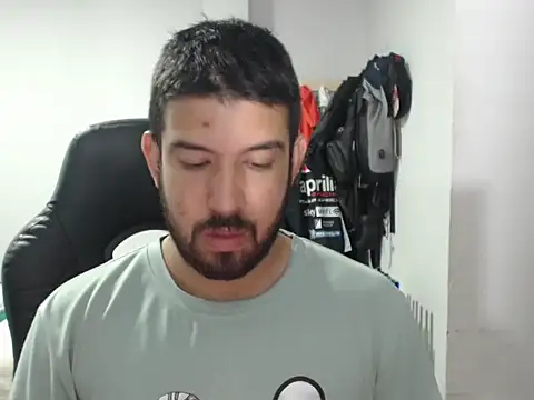 Axel11113 online show from December 5, 2025, 2:43 am