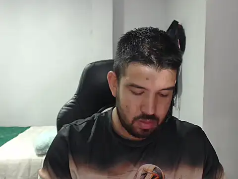 Axel11113 online show from November 22, 2025, 3:27 am