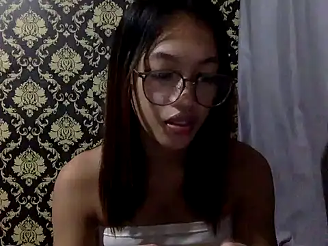 Snapshot of your_wifey chatting on October 7, 2025, 11:33 am your wifey online show from October 7, 2025, 11:33 am