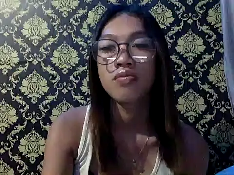 Snapshot of your_wifey chatting on September 20, 2025, 12:43 pm your wifey online show from September 20, 2025, 12:43 pm