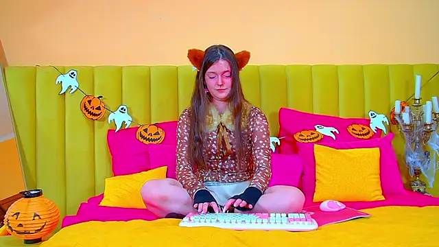 Snapshot of JessicaJewells chatting on October 28, 2025, 6:45 am JessicaJewells online show from October 28, 2025, 6:45 am