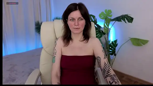 TinaMelt online show from September 25, 2025, 5:52 pm