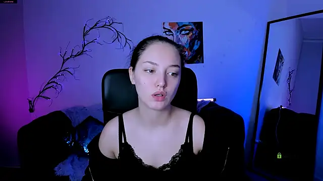 eva smiith  online show from November 7, 2025, 6:40 am