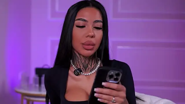 KiaraMoreno online show from October 25, 2025, 10:47 am