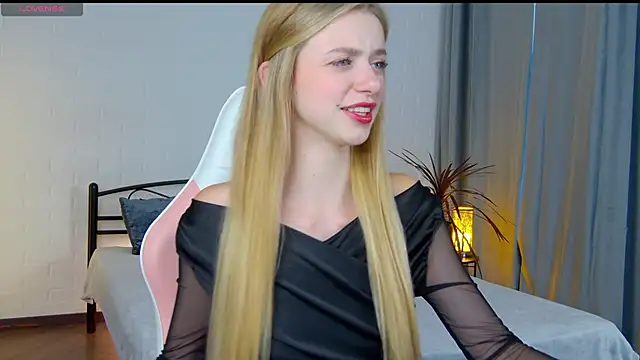 KelsiWest online show from September 16, 2025, 1:12 pm