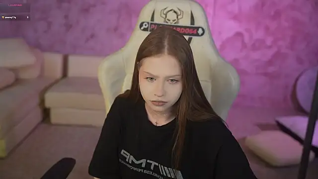 Esmie Smile online show from April 29, 2026, 12:04 am