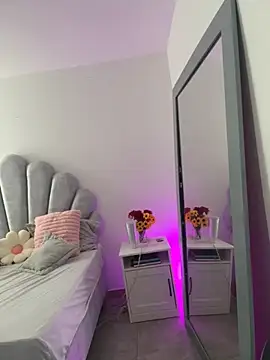 emma-conti2 online show from October 18, 2025, 2:08 pm