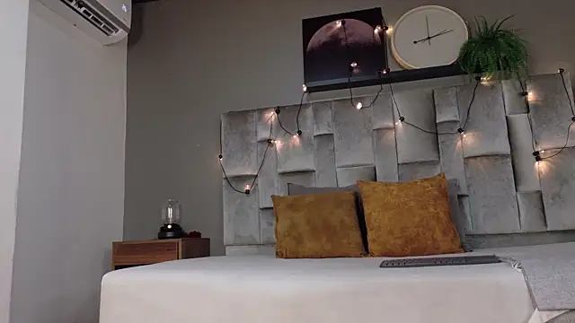 RiriiBrunette   online show from April 13, 2026, 7:29 pm