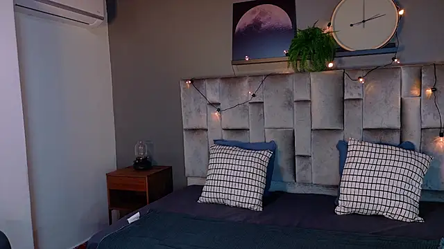 RiriiBrunette   online show from November 21, 2025, 7:46 pm