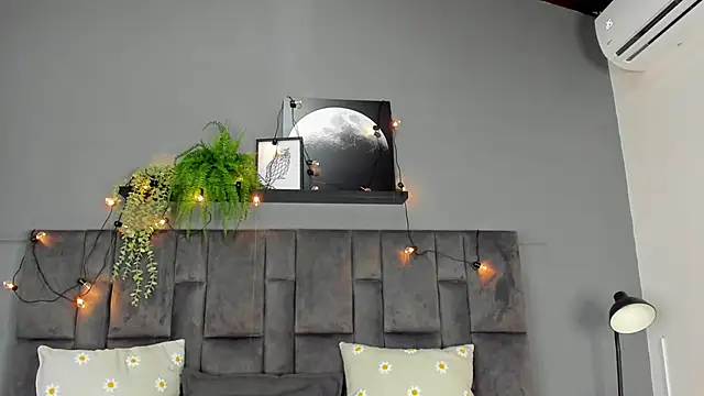 Snapshot of RiriiBrunette__ chatting on September 20, 2025, 8:25 pm RiriiBrunette online show from September 20, 2025, 8:25 pm