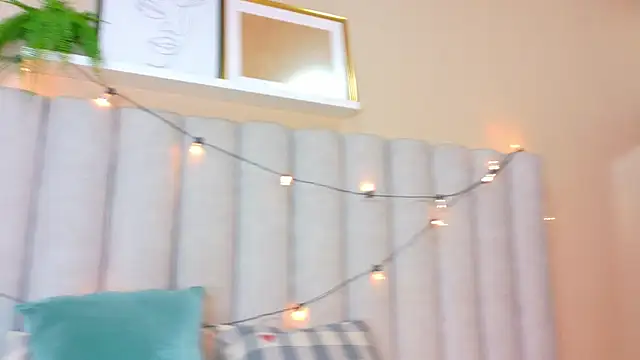 RiriiBrunette   online show from December 19, 2025, 8:00 pm