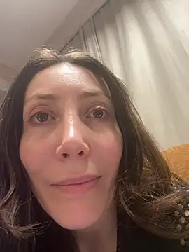 HellaryTourent online show from February 9, 2026, 5:44 pm