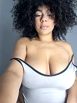 Snapshot of Yerystar chatting on September 12, 2025, 12:00 am Yerystar online show from September 12, 2025, 12:00 am