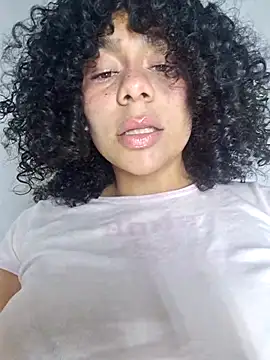 Snapshot of Yerystar chatting on October 3, 2025, 8:21 pm Yerystar online show from October 3, 2025, 8:21 pm