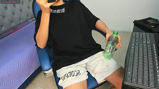 Snapshot of SamBlack_ chatting on February 3, 2026, 12:32 pm SamBlack online show from February 3, 2026, 12:32 pm