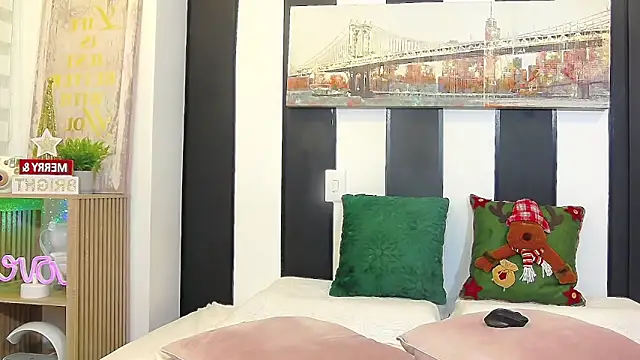 ParisRoux online show from December 13, 2025, 8:04 pm