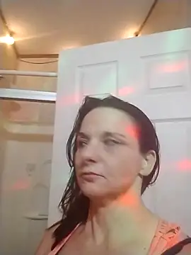 Snapshot of BonnienClyde5421 chatting on February 7, 2026, 5:04 am BonnienClyde5421 online show from February 7, 2026, 5:04 am