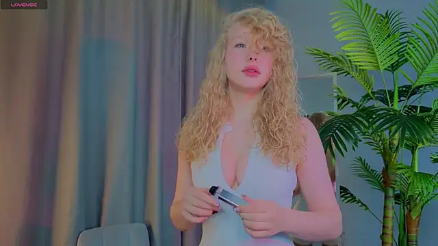 emilyshepar d online show from November 13, 2025, 2:26 am