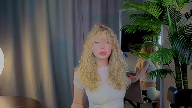 emilyshepar d online show from November 11, 2025, 2:39 am